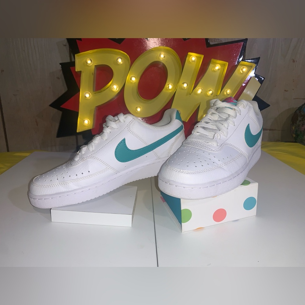 Nike Court Vision Low
White/Teal Color-way
Women’s Size 7.5
Like New/ No Box